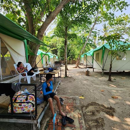 Koh Ngai Camping Restaurant @ Bar Екстер'єр фото